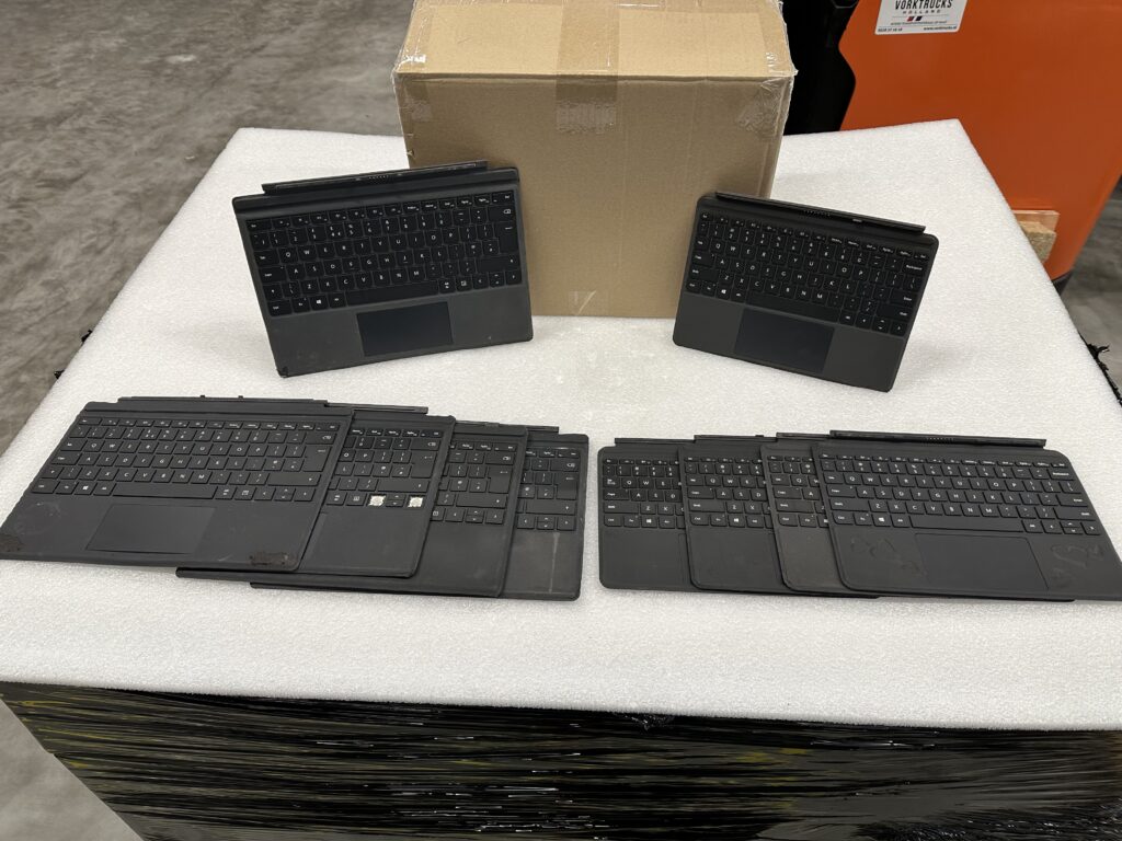 1575x Typecover Microsoft Pro & Go – As Is