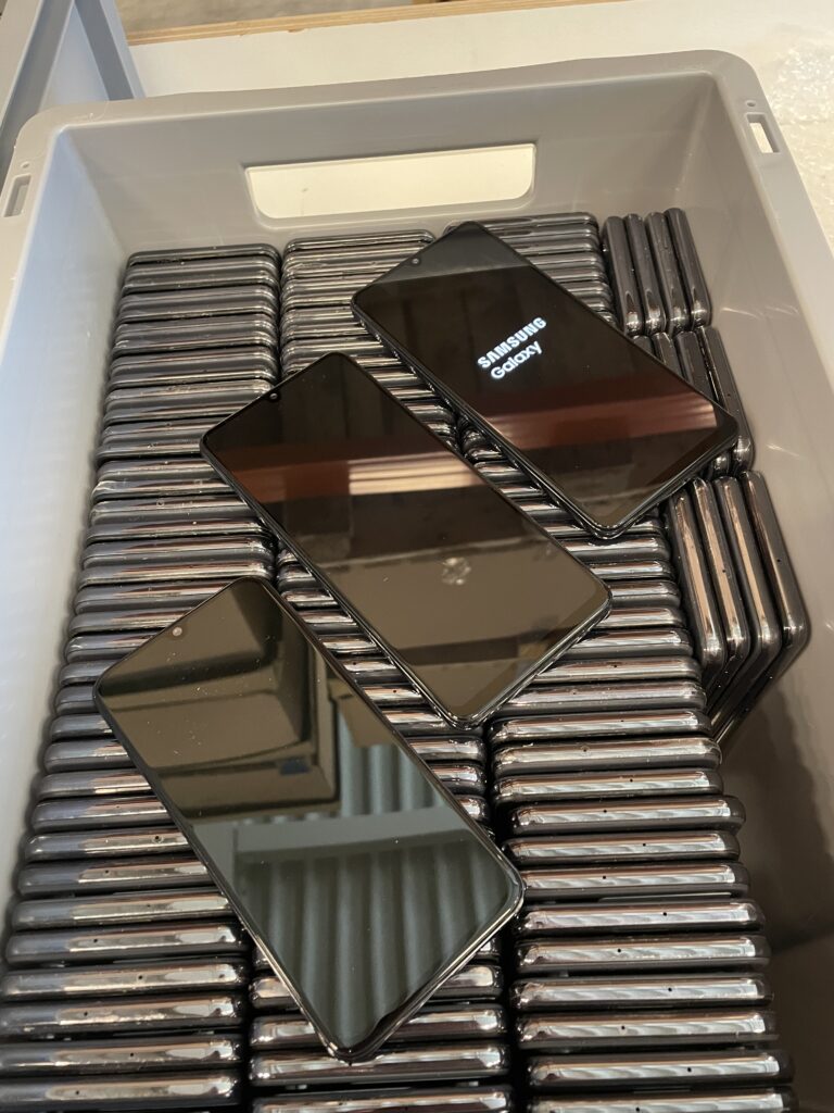 1003x Phones – iPhone & Samsung – As Is