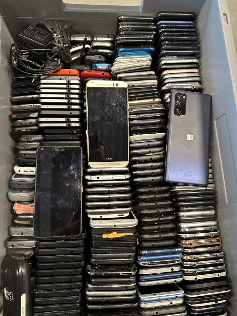 256x Mixed Locked & Cracked Phone Batch – Android & T9 – As Is