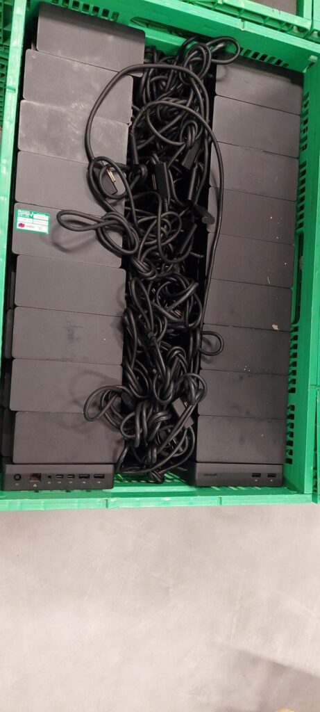 246x Docking Station 1 – Microsoft – Used